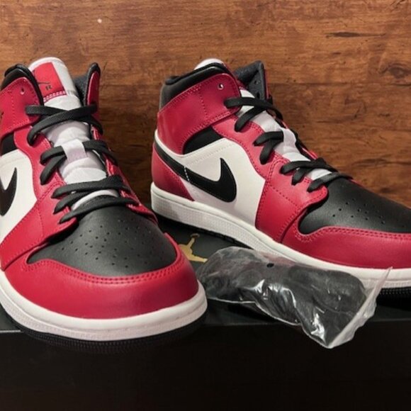Nike Air Jordan 1 Mid 554724-069  NWT main image 6